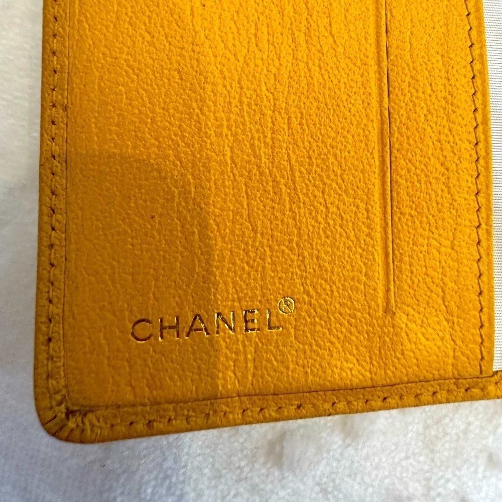 Vintage Chanel Yellow Leather Card Holder
Pre Owned - Picture 11 of 11